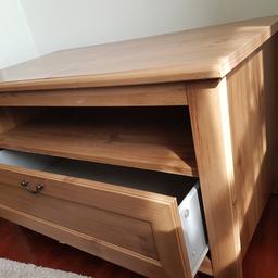 Moving Sale - MUST PICK UP BY 15th MAY 
small and simple TV Stand
one drawer
very good condition
W93cm x H58cm x D50cm
