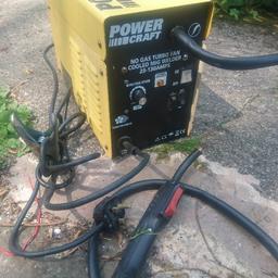 135amp gasless mig welder. spares or repair. New 5kg roll of 0.8mm flux core wire in it (cost £12) Bought to do a small job and now no longer needed. Wire feed speed dial is intermittant at lower speeds (needs a new one soldering in £2 to buy or some electro grease on the existing one). It still works at higher wire speeds. Useable as is or to repair.

Collection only from OL7 0QA
