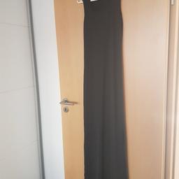 Schwarzes langes Kleid in der Größe M, sehr elegant, guter Zustand. 

Versand 1,45 €

PayPal möglich