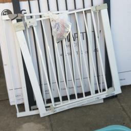 safely gates 
2x standard 
1x tall
£15 for all 3