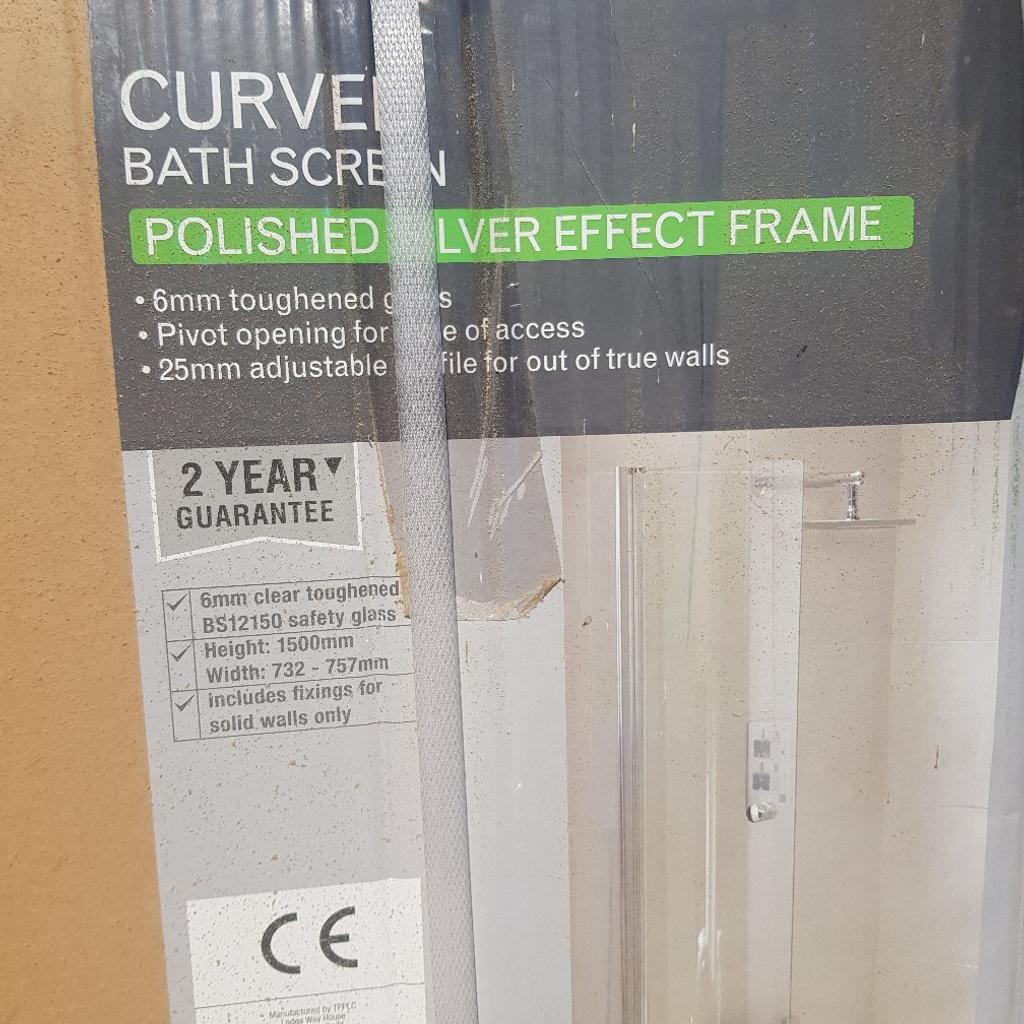 curved shower screen in TS3 Middlesbrough für £ 40,00 zum Verkauf