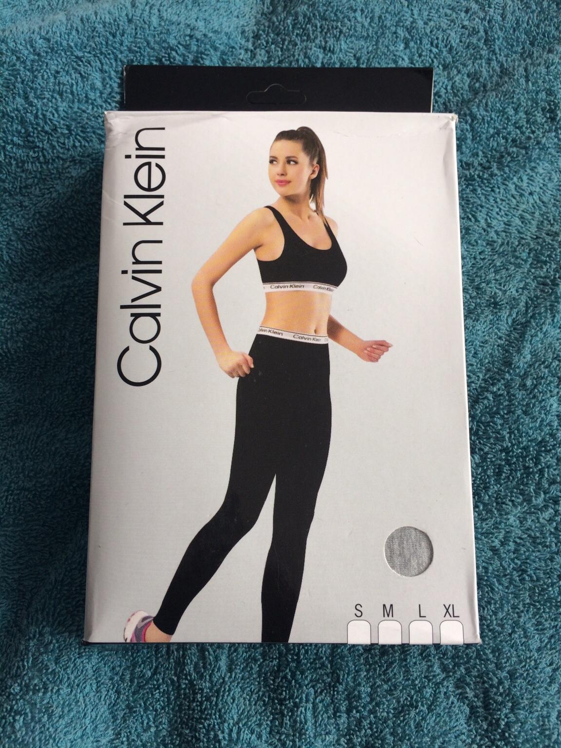 Ensemble brassiere legging outlet calvin klein