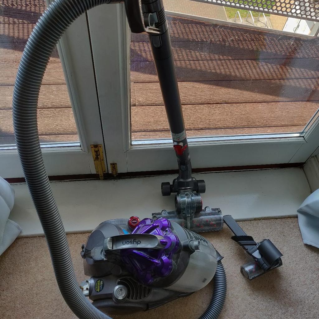 Dyson DC19 T2 Animal Vacuum Hover in SE8 London für 60,00 £ zum Verkauf