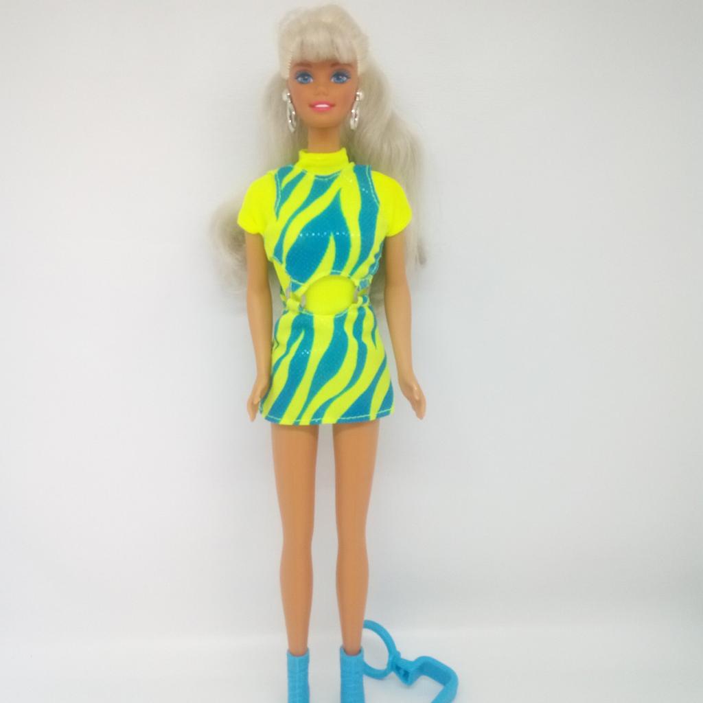 Barbie best sale moving grooving