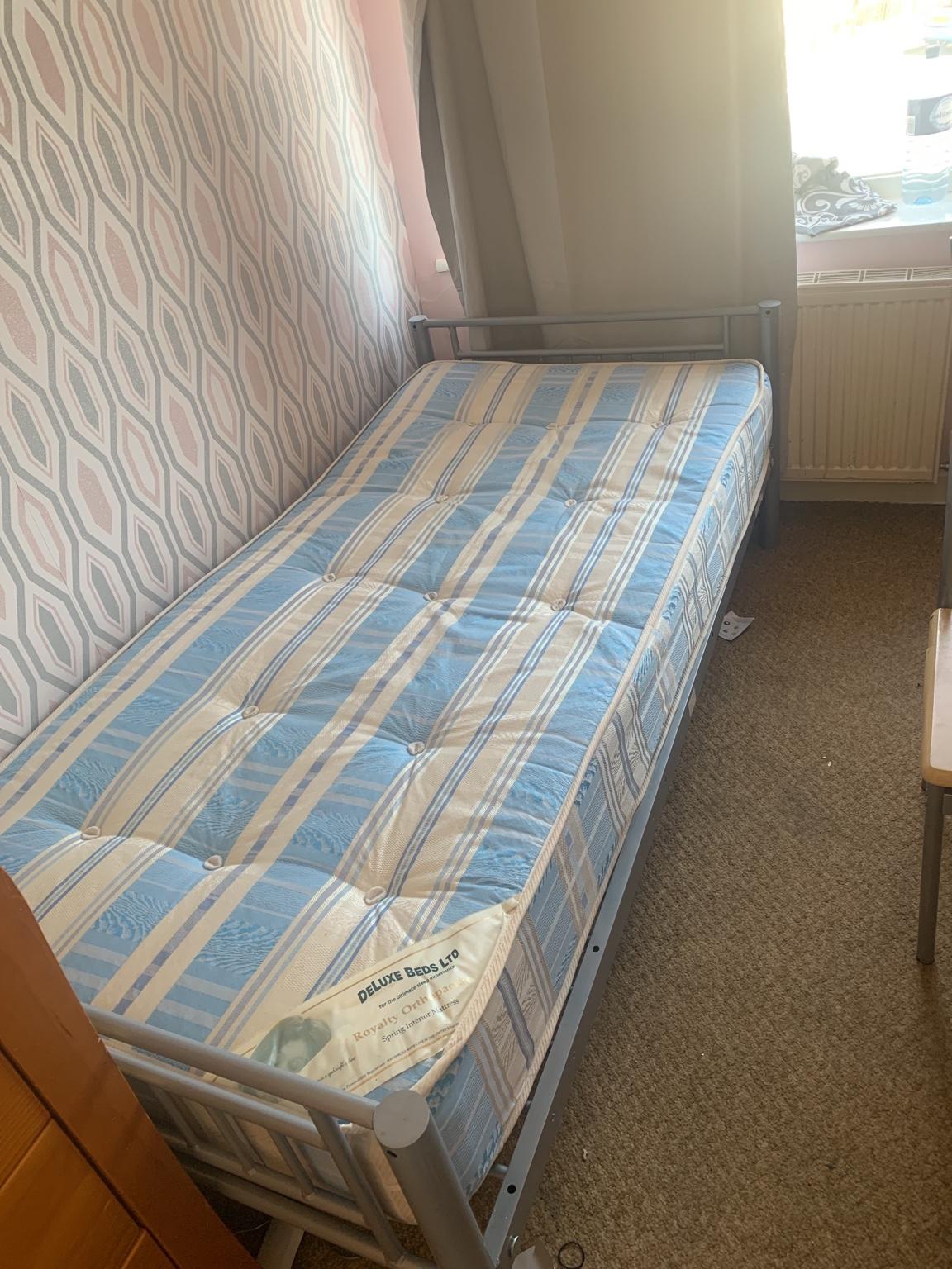 Single bed with mattress good condition in HX3 Calderdale für £ 15,00