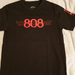Gekauft in seinem Online Shop dieses T-shirt gibt es nur 1000x und wird nicht mehr nach produziert

Linker Ärmel: 808 Logo + Ufo361 (siehe Bild 3)

Größe L

#Ufo361 #808 #VVS #361 #Tiffany #StayHigh