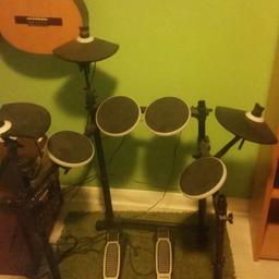 Retails new for around £219
Great little kit, fully functioning.
Stool missing but I'll throw in a pair of sticks to compensate.