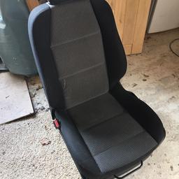 Peugeot 307 front passenger seat, no rips, comes with pull out tray & air bag connector...