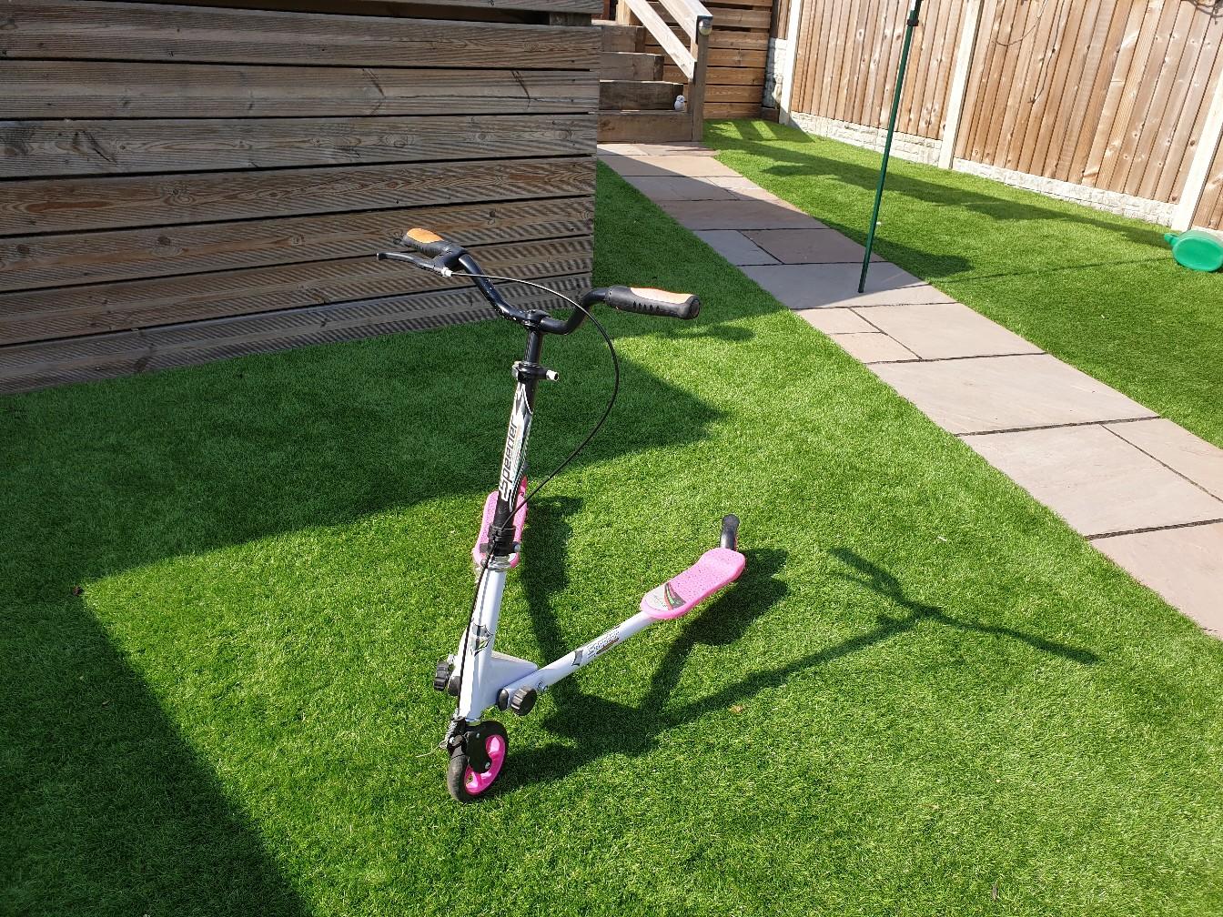 Wiggle scooter in Wakefield for £10.00 for sale Shpock