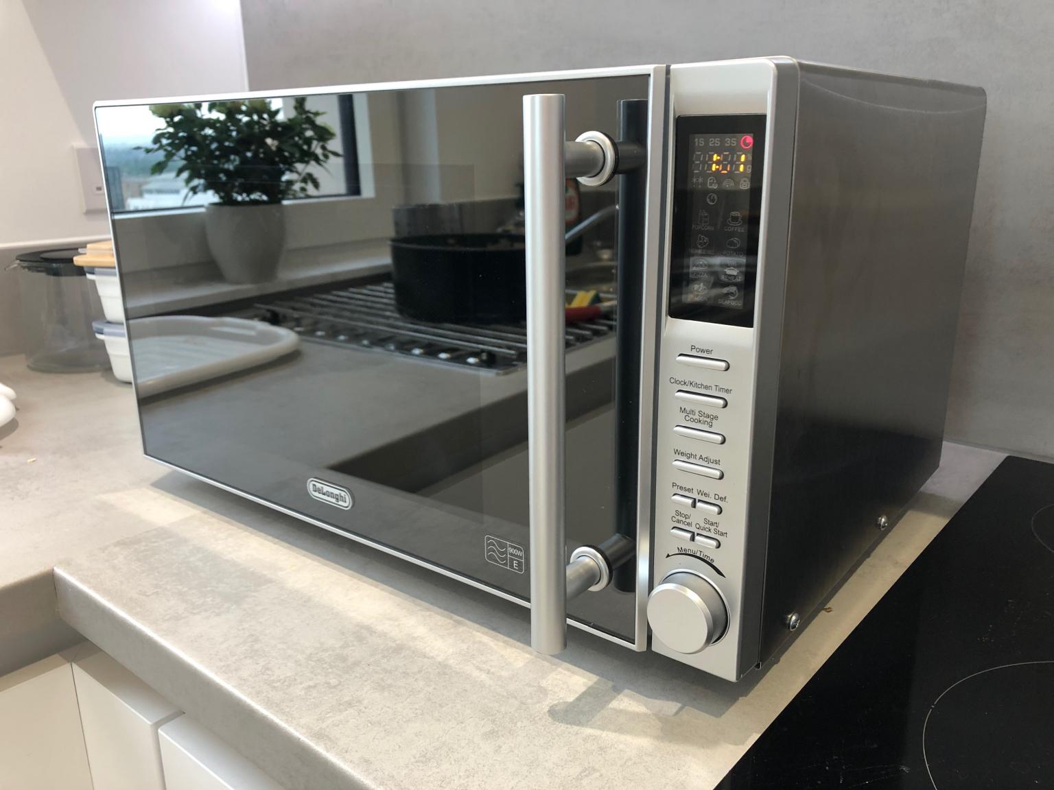 Microwave Delonghi P90D25ELB1B like new in HA1 Harrow for £70.00 for