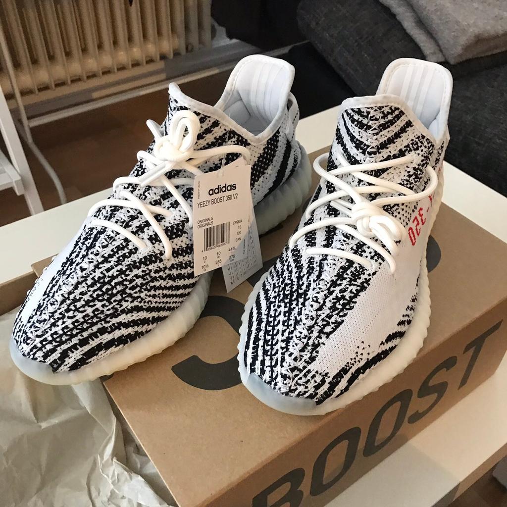 Yeezy boost 2024 zebra footlocker