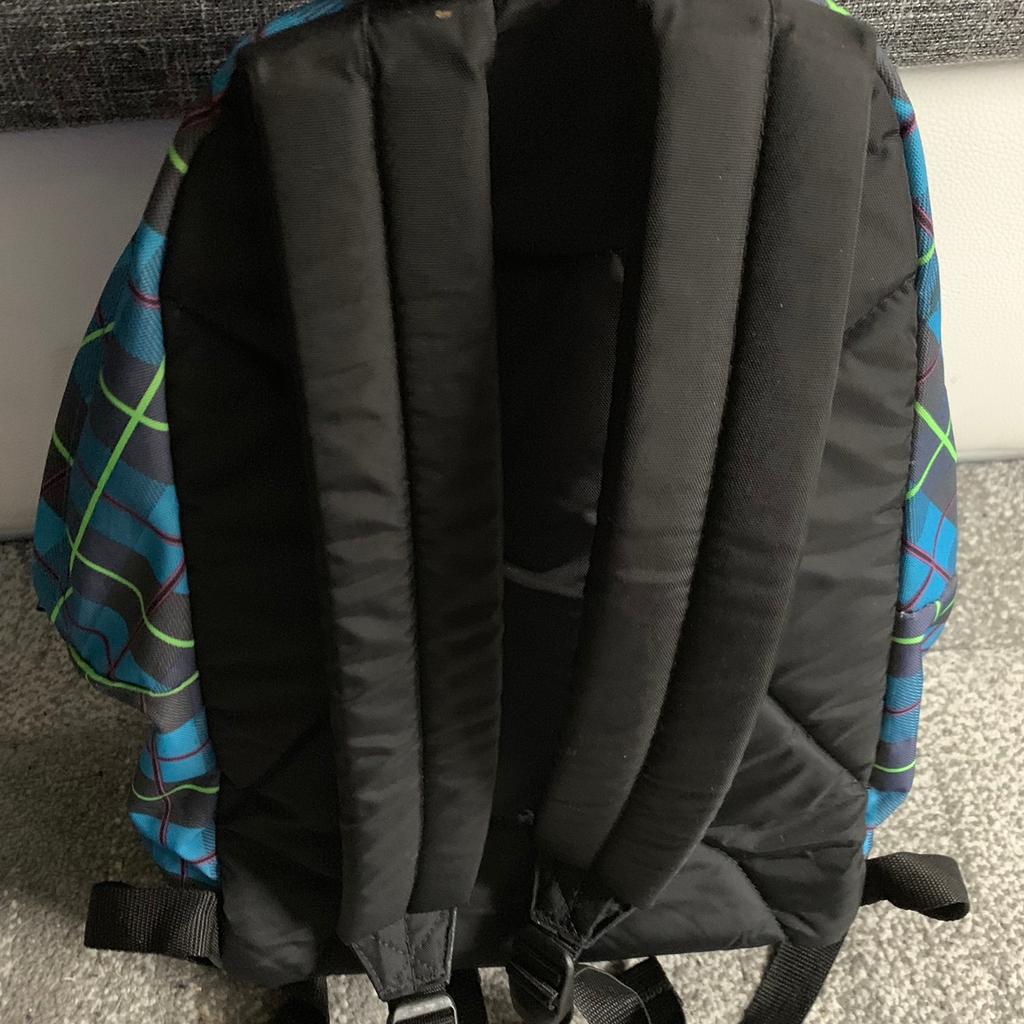 Eastpak Rucksack blau kariert mit Lederboden in 38100 Braunschweig für