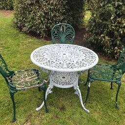 Metal garden Table & 3 Chairs
Good solid condition , 
Ideal project as you can see in the pics 
Can deliver at buyers cost, please provide your postcode to get a quote