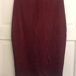 Ladies fitted pencil skirt. Wine colour.

Animal print pattern with zip detailing on the back. 

Pet and smoke free house.

Collection only.