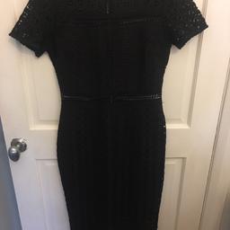 Ladies, fitted, heavy lace pattern dress.

Approx size 12.

Lined skirt.

Hardly worn.

Pet and smoke free house.

Collection only.