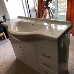 Brand new brand bought for my bathroom but unit was too wide paid £269 looking £240 ono
Measurements 1500mm x 39mm
