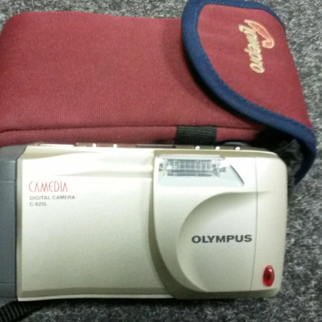 verkaufe gebrauchte Digital -Kamera im sehr guten Zustand incl. Tasche und Gebrauchsanweisung.
Marke -OLYMPUS
Model- C820L