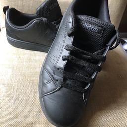 Kids Adidas black Adidas trainers
Uk size 3.5
Been worn but still in good condition
Selling due to being too small for my son
£10 Ono
Collection from Hackney e9