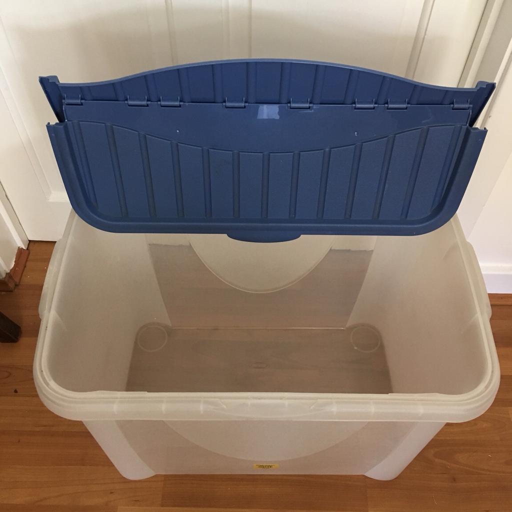 Plastic storage boxes in SM6 Sutton for £2.00 for sale Shpock