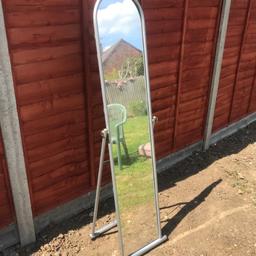 Full length stand up mirror

Needs a wipe down on the surface but in lovely condition

Collection only, St. Paul’s wood hill

Thanks in advance x