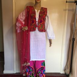 Brand new 
4 pieces readymade suit 
Beautiful work on it and soft material and beautiful colours combination perfect for party wear and any other events 

Size L
If you have any question please ask 

Thanks