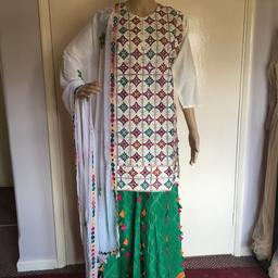 Brand new 
3 pieces readymade suit 
Beautiful work on it and soft material and beautiful colours combination perfect for party wear and any other events 

Size L
If you have any question please ask 

Thanks