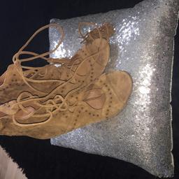 Suede sexy shoe brand new size 4