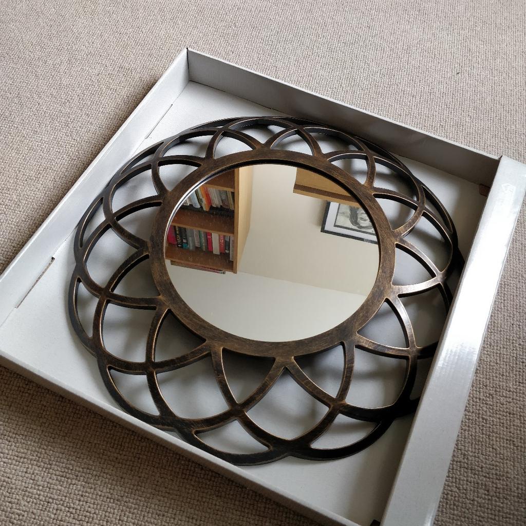 Dunelm 18" Round Gold Geo Mirror Brand New! in BS16 Bristol für £ 15