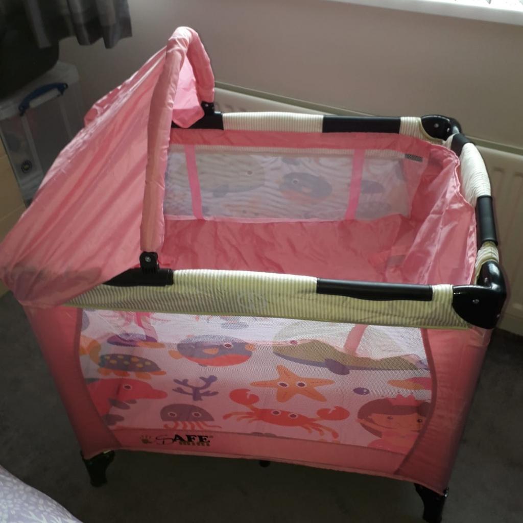 Isafe mini shop travel cot