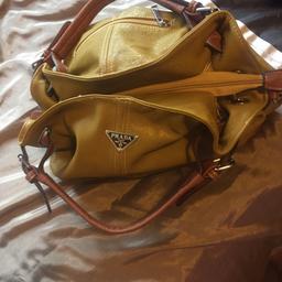 Hi am selling very good condition Pravda hand bag genuine as you can see it in the pic