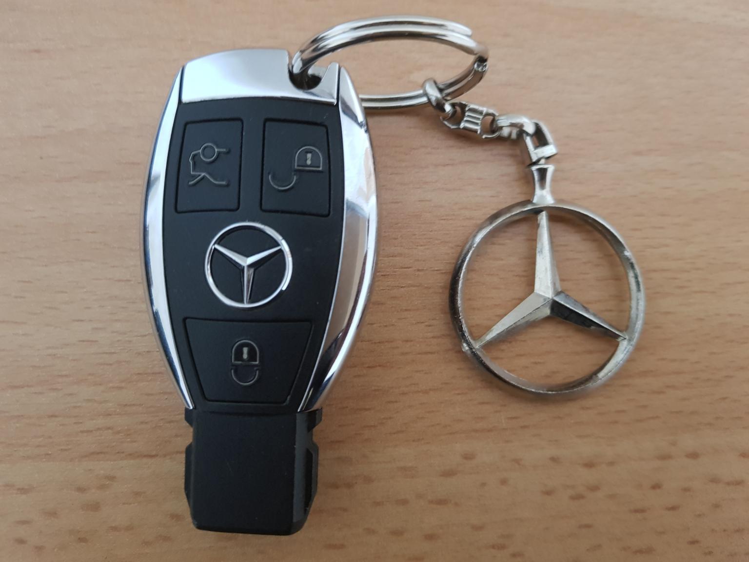 Ключи от mercedes benz фото Mercedes Key Fob and key ring. in B69 Sandwell for £ 25.00 for sale Shpock