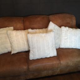 6 white fluffy pillows
Brand new
Smoke free home
Bought but don’t go

Looking sell altogether

£15