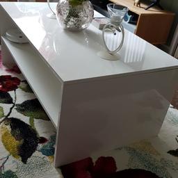 coffee table  a bit Worley but fixes there are no marks on the table  l bought it 50 pounds a week ago but will take 10 pounds for it must be able to collect only