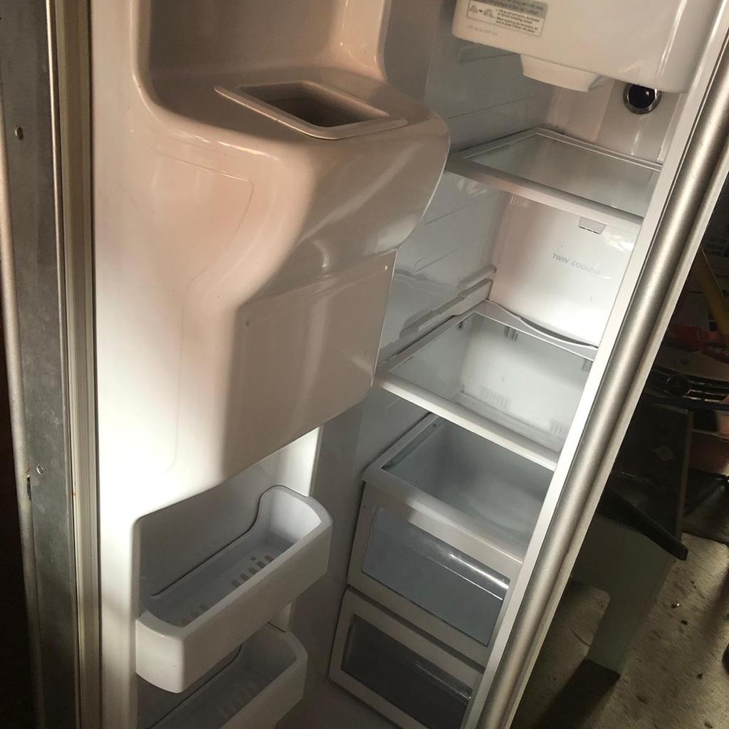 Samsung Mirror American style fridge/freezer in Stafford für £ 200,00