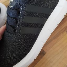 Verkaufe schwarz glitzernde Adidas Schuhe .Die Schuhe befinden sich in Top Zustand  !


Versand innerhalb Deutschlands  als Päckchen für 4,50€  unversichert möglich.