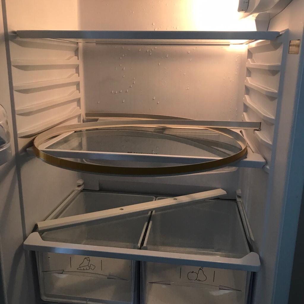 Hotpoint integrated fridge freezer in Oldham for £80.00 for sale Shpock