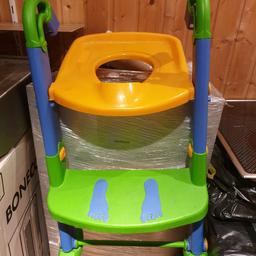 ich verkaufe beide Toilette Sitz  Pinke Farbe wurde nur ein mal benutzt und die andere gelb gebraucht aber auch in gute stand