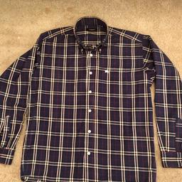 Burberry classic checked shirt M in excellent condition.Rrp price £210
Absolute bargain 
Cash or pay pal 
Harrow