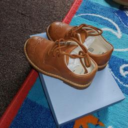 Clarks infant shoes 7.5 g worn once for 2 hours so like new