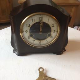 1930s smiths bakerlite clock works well has original key chimes on the hour