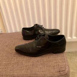 Authentic Prada patent shoes size 8 in excellent condition
Open to negotiation
Cash or pay pal