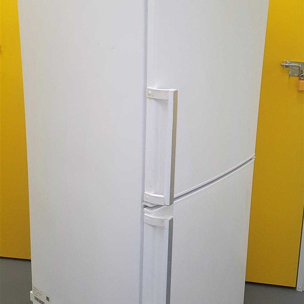 Bosch Exxcel Fridge Freezer Frost Free in TW8 London for £117.00 for
