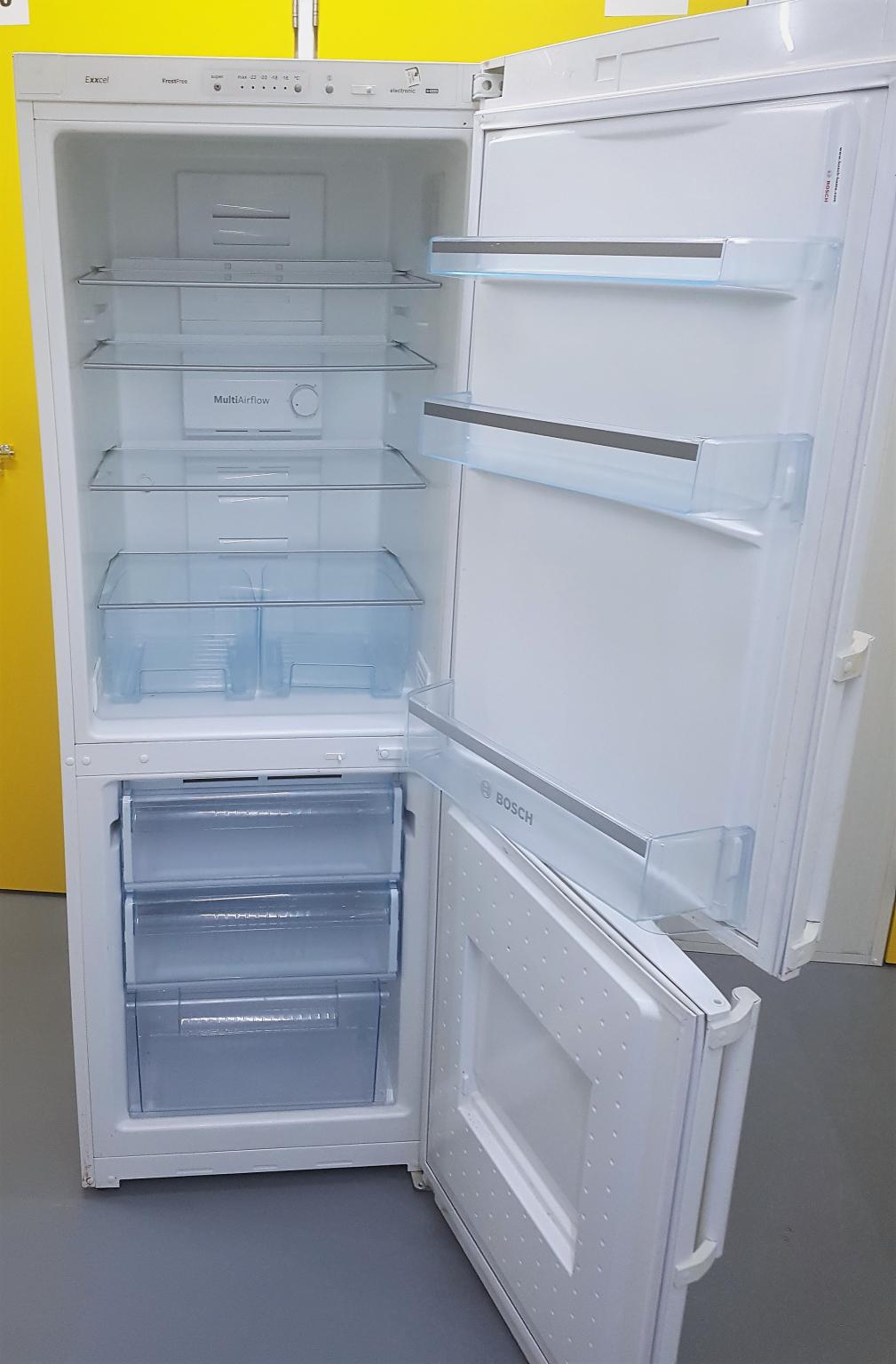 Bosch Exxcel Fridge Freezer Frost Free in TW8 London for £117.00 for