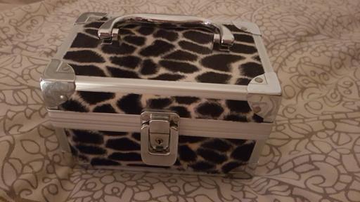 Buy & Sell Finsbury Park North London - Photos for vanity case