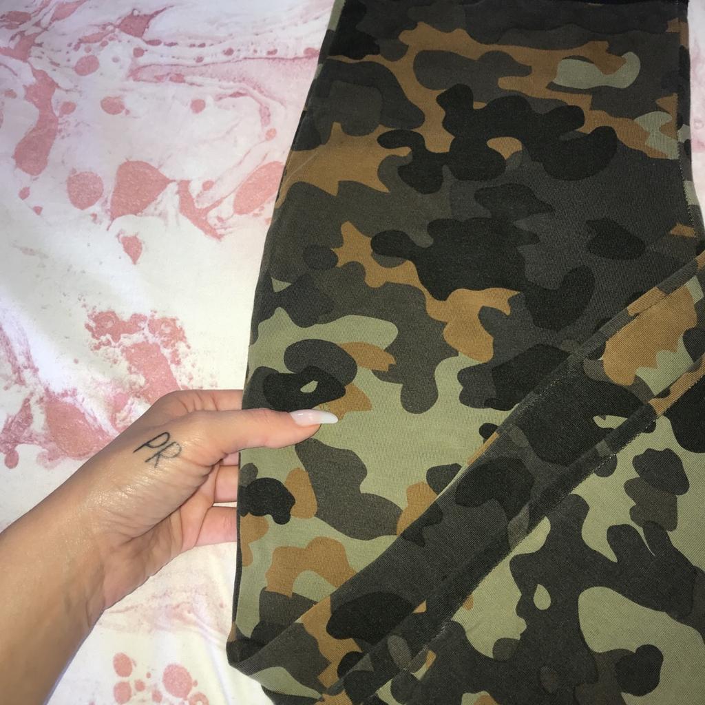 North face camo leggings in RM16 Grays for 20.00 for sale Shpock