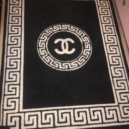 Black and white cc rug
120x160 cm but not sure will have to check 
In good condition.