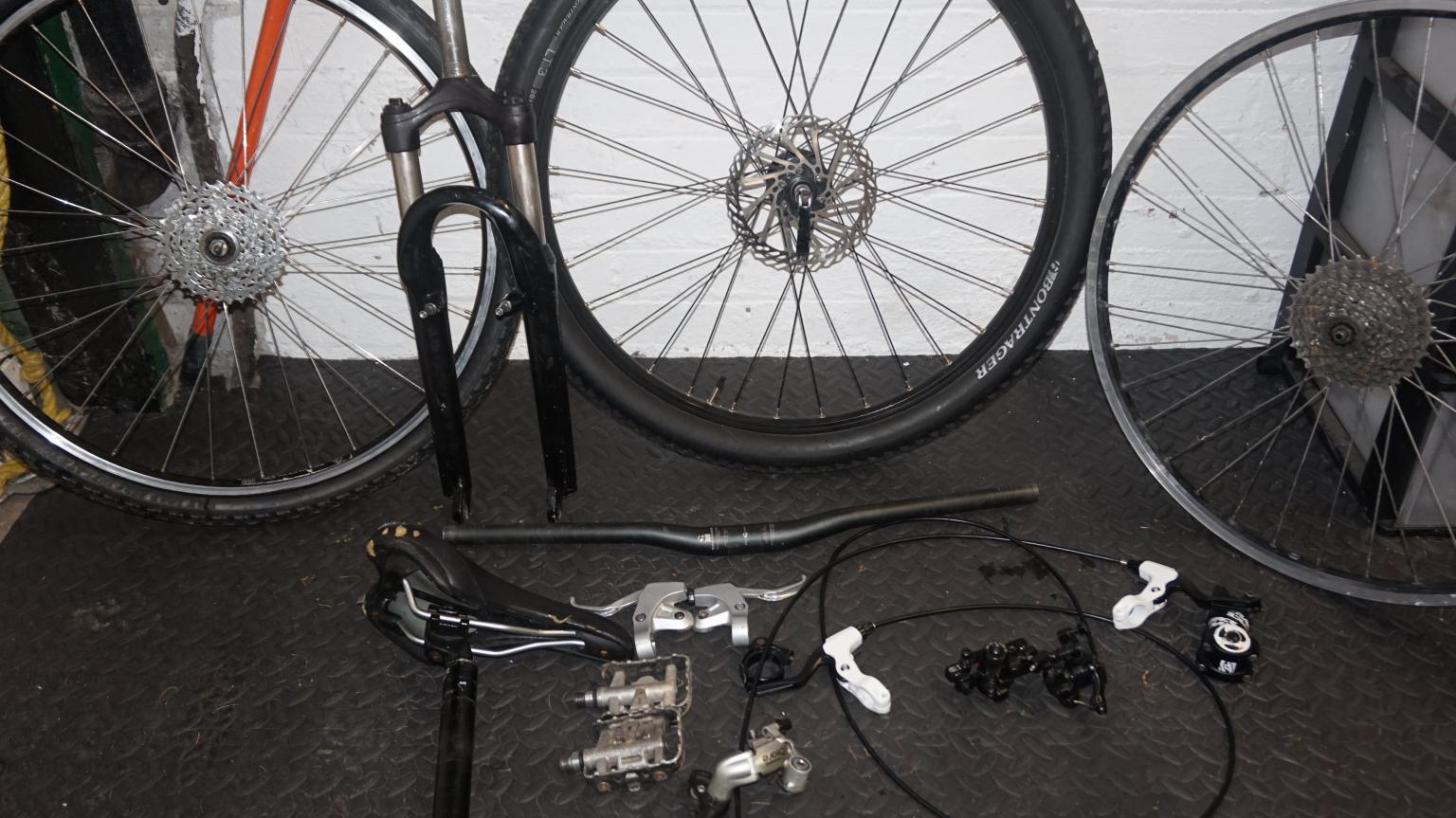 Bike suspension forks,wheels,brakes and more in LU2 Luton for £45.00