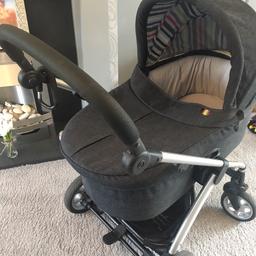 Mamas and papas sola. Comes with carry cot and pram part for when baby’s abit bigger. Rain cover included. Good condition