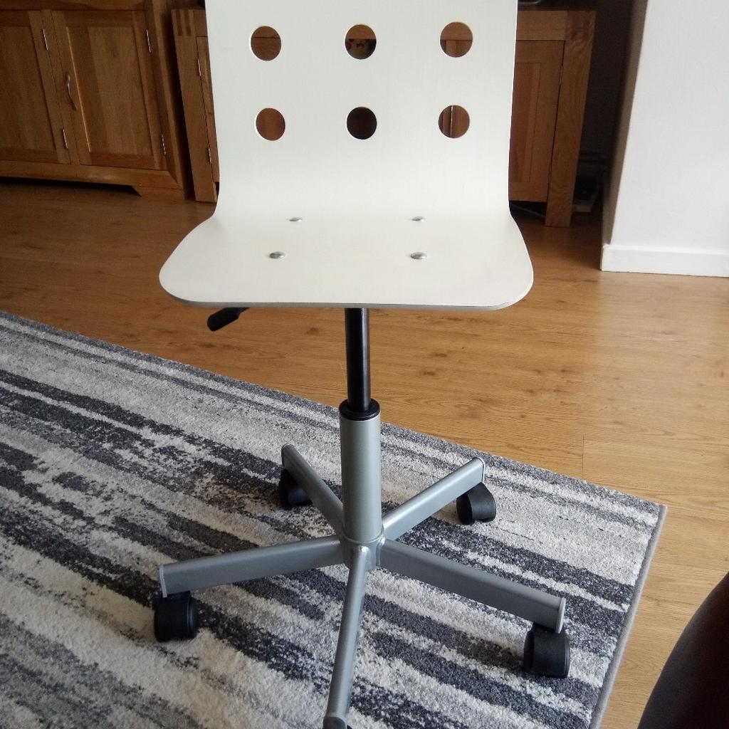 IKEA (Jules) Child's desk chair in B77 Tamworth für 10,00 £ zum Verkauf