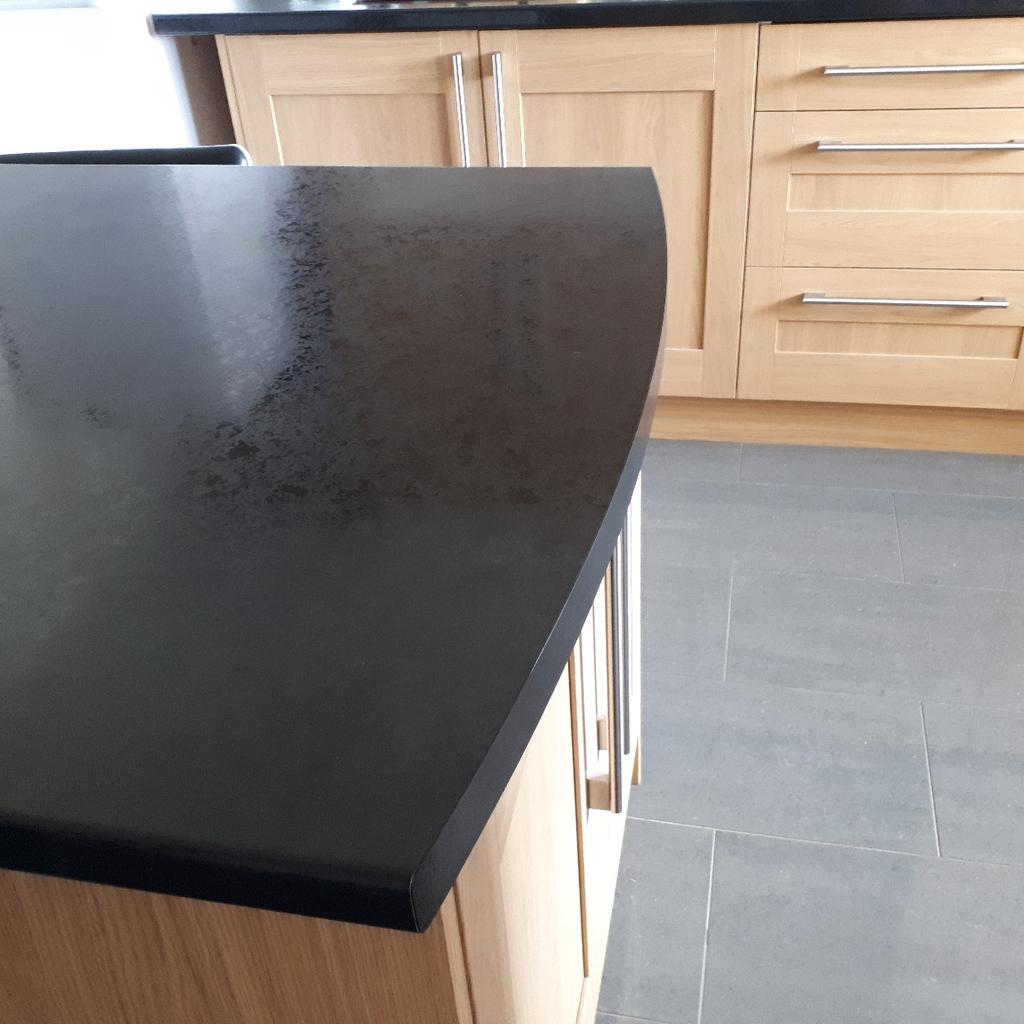 REDUCED Large Breakfast Bar Worktop in CW7 Winsford for £85.00 for sale